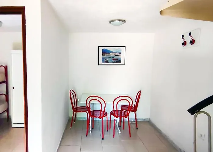 Vacanze A מלון דירות 3*